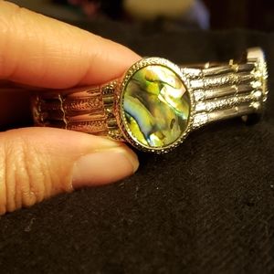 🛍Silvertone stretch bracelet with greenish stones